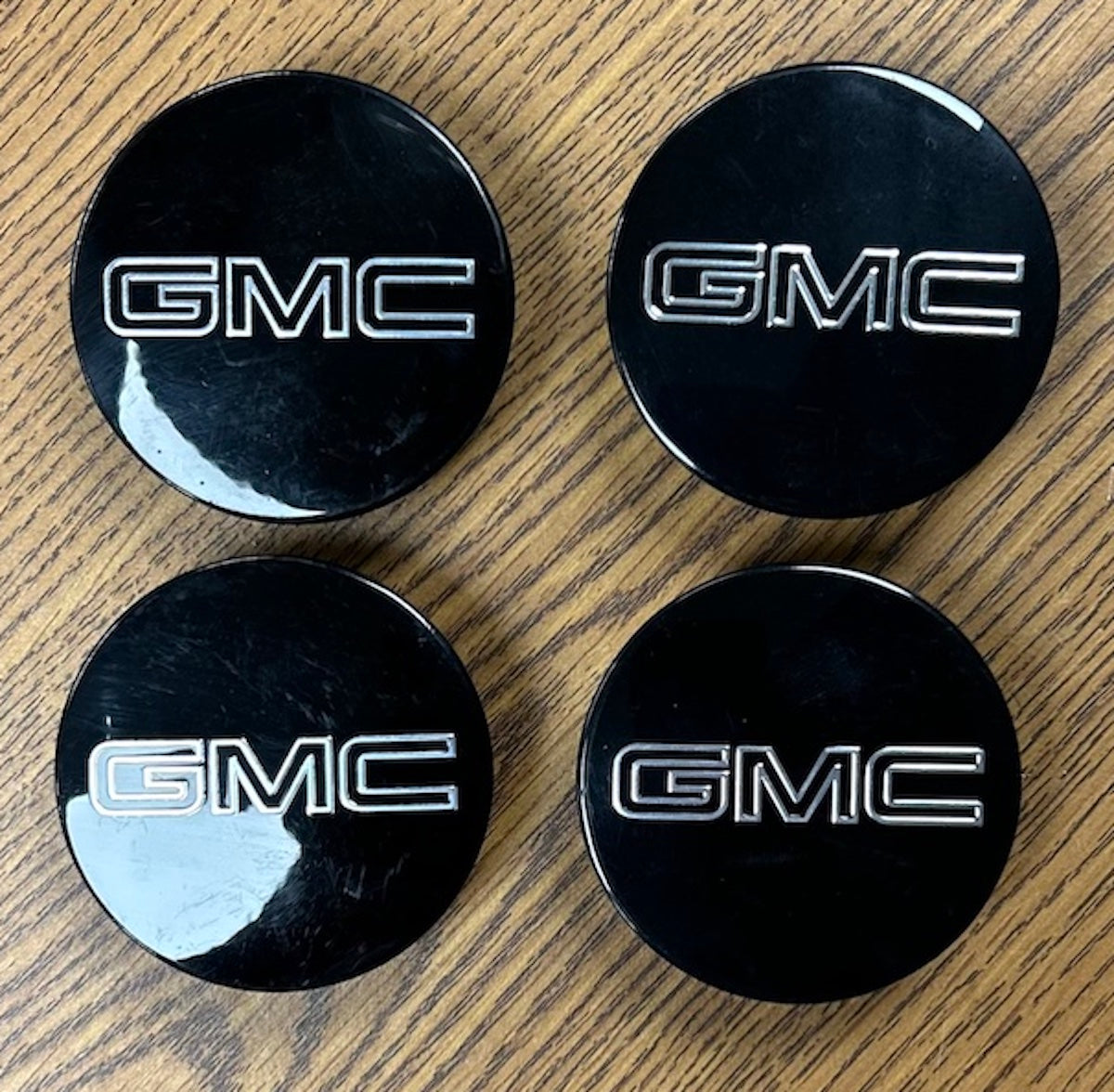 2 5/8" GMC Acadia, Canyon Black Center Cap #84388508 set